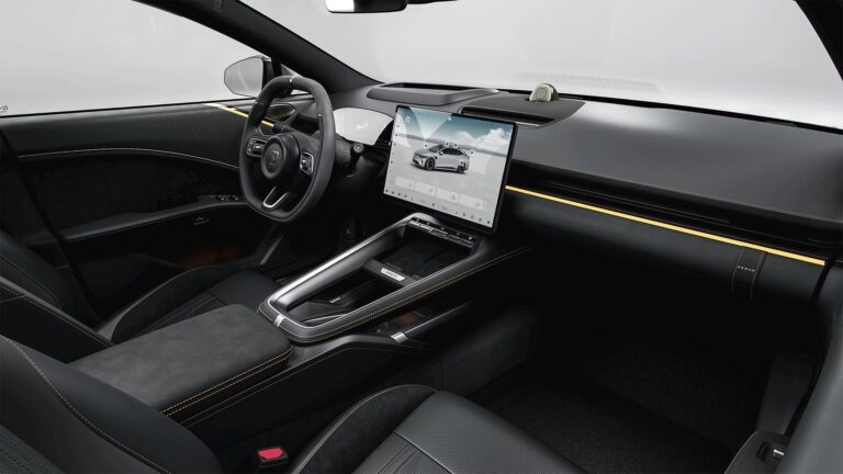 ZEEKR M Automoción - interior- black
