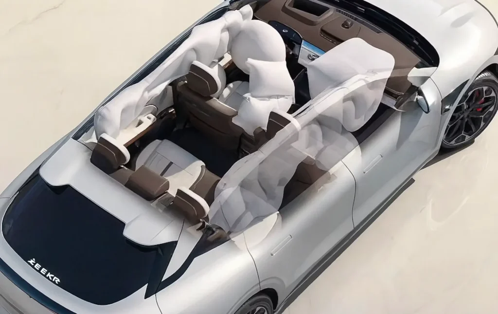 ZEEKR M Automoción - siete airbags