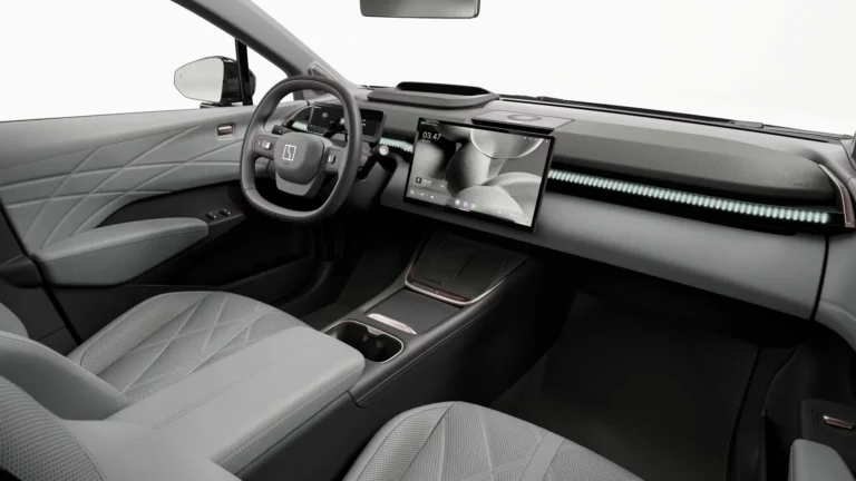 ZEEKR M Automoción - zeekr x interior - carcoal black & stone grey
